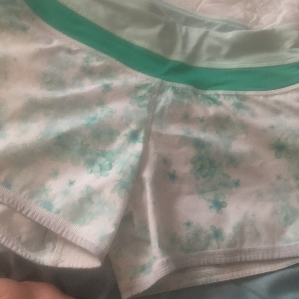 Lululemon White Frangipani Groovy shorts